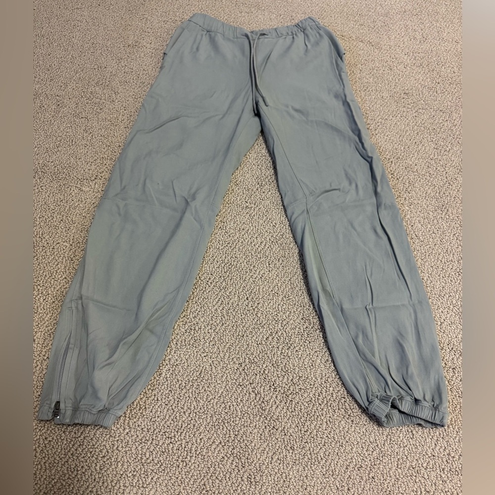LULULEMON ESSENTIAL AFFINITY MID RISE JOGGER SIZE 2